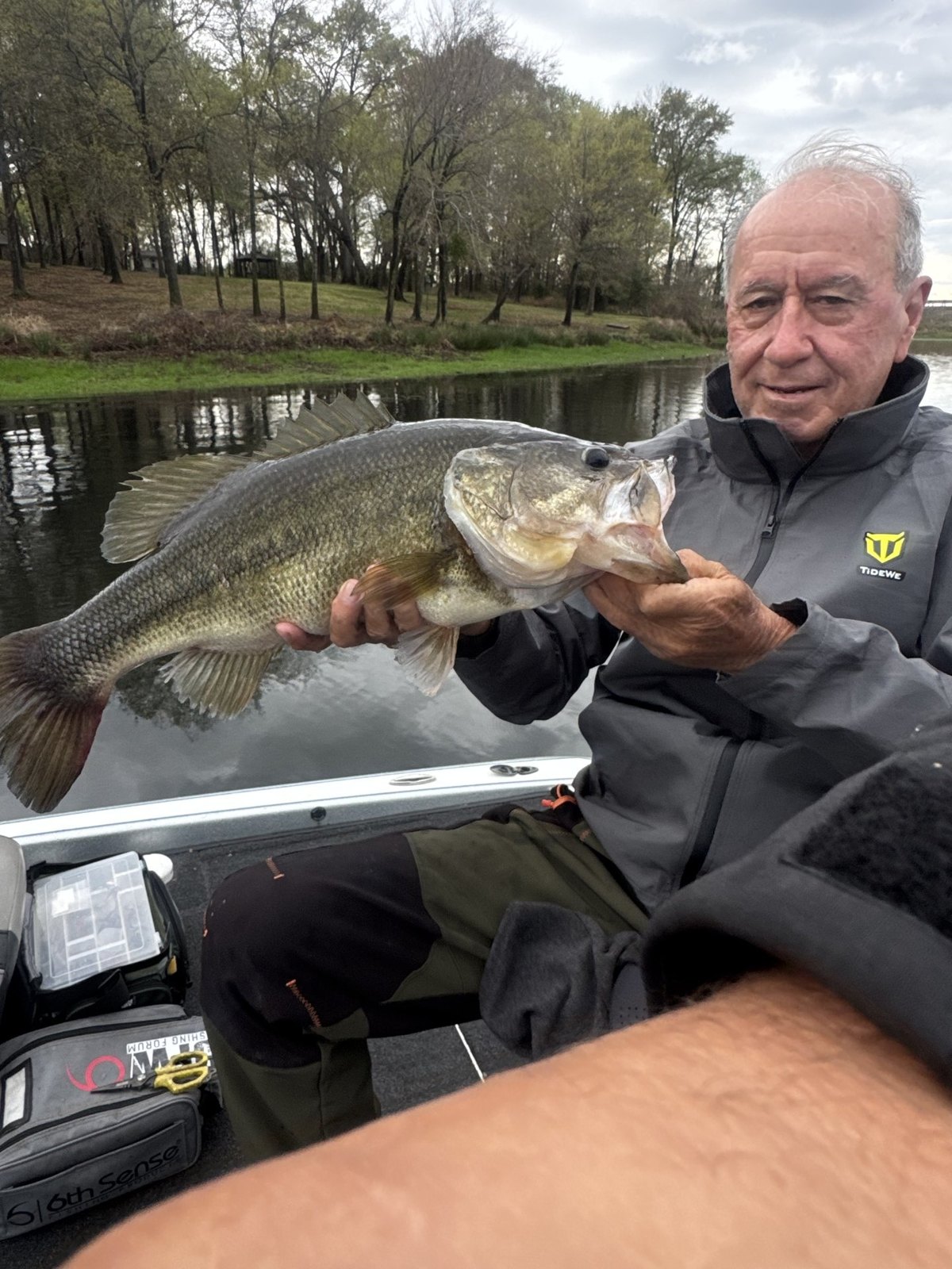 Largemouth Bass · 7 lbs 8 oz