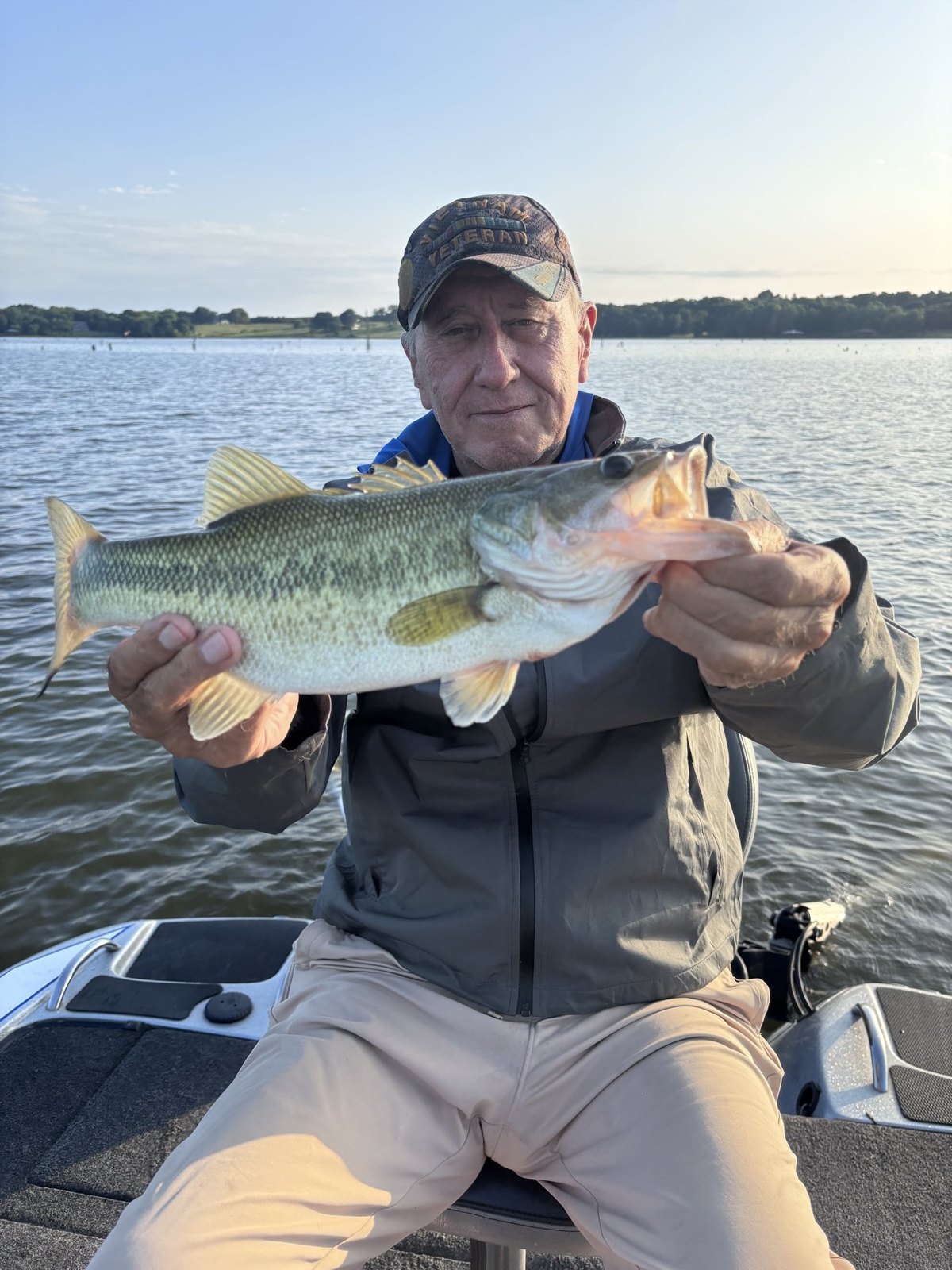 Largemouth Bass · 1 lbs 9 oz