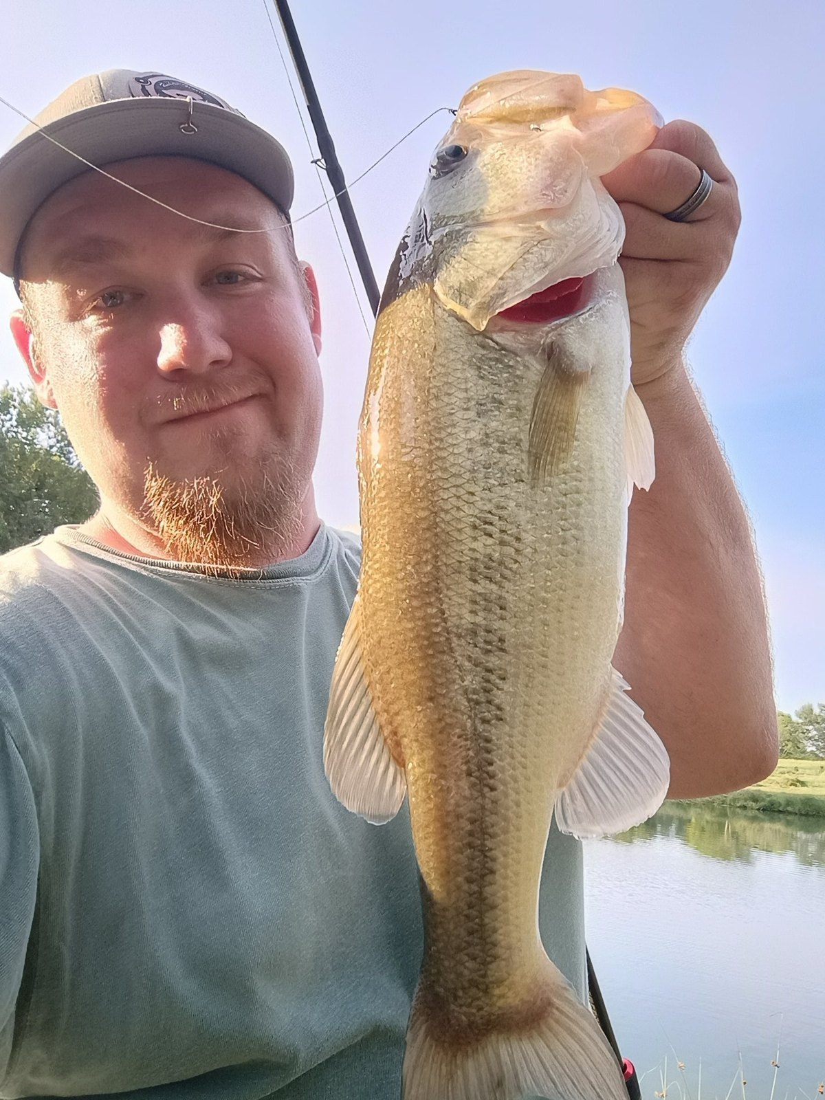 Largemouth Bass · 2 lbs 13 oz